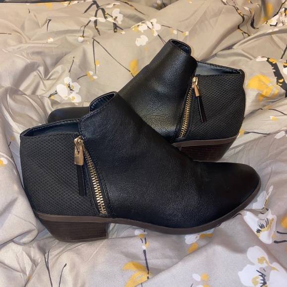 Short boots - Picture 1 of 2